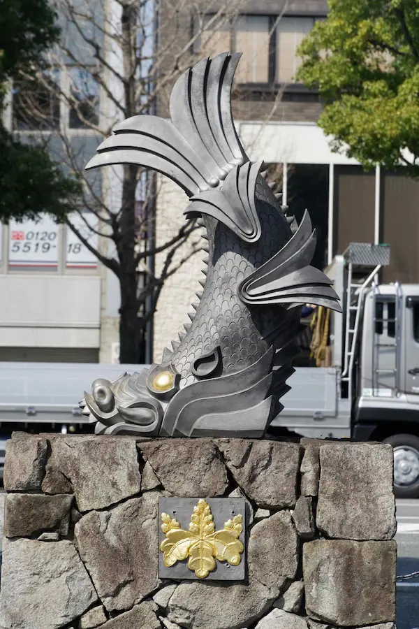 Street sculpture, Otemae-dori (11)